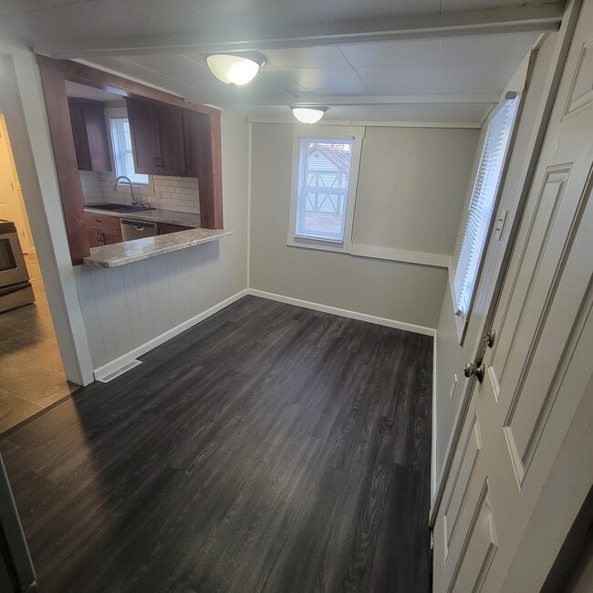 Photo - 242 9th Ave N