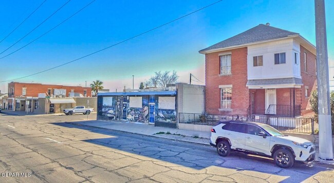 Building Photo - 1526 Yandell Dr Unit 4 Rental