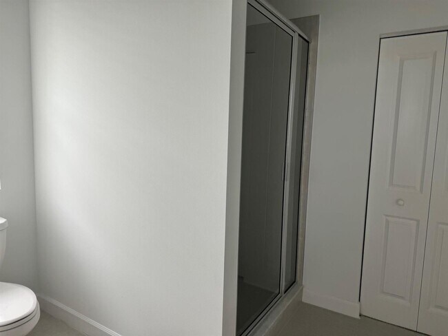 Photo - 4663 Hollister Ave