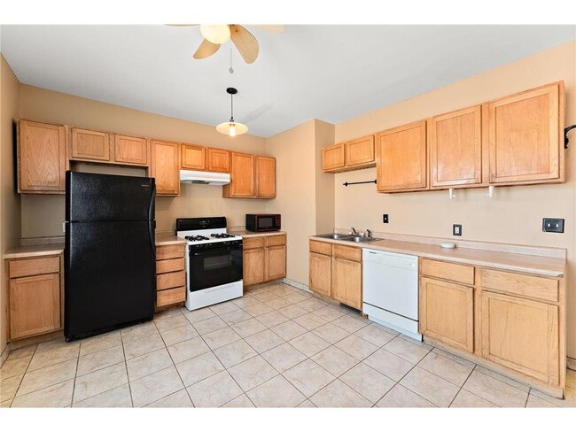 Photo - 1064 Magnolia Ave E