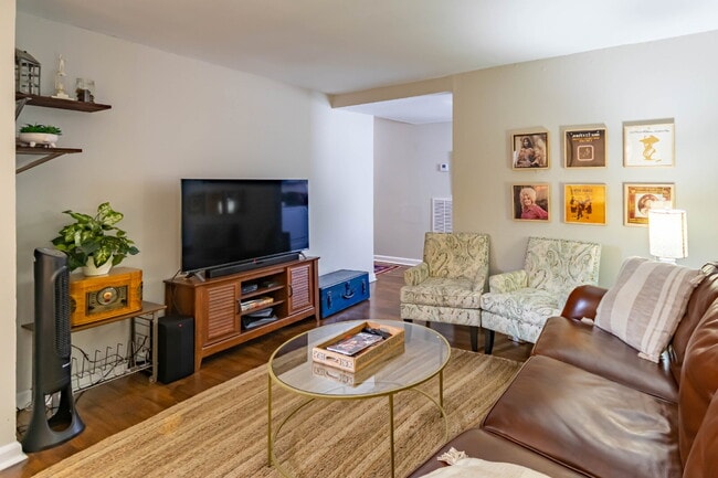 Photo - Furnished, All Inclusive Mid-term Lease!
