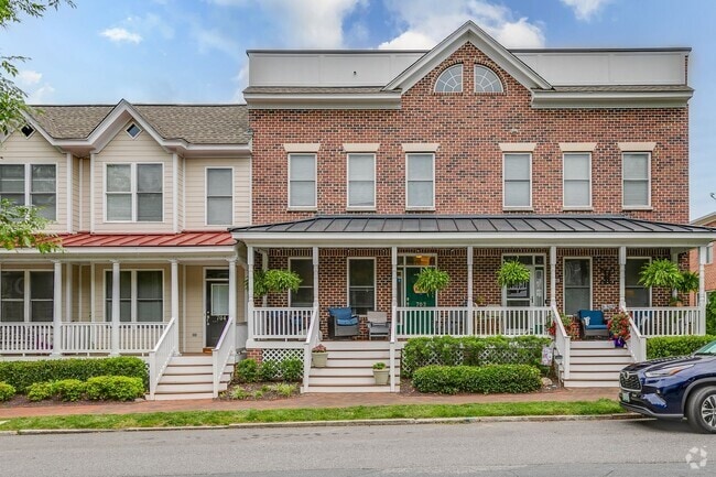 Building Photo - Gorgeous 3 Bedroom Townhome in Oregon Hill...