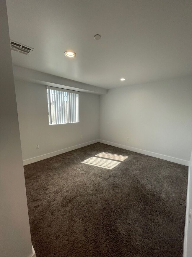 Photo - 2130 Unit 2819 1/2