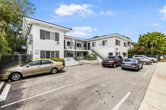 Building Photo - 520 NE 82nd Terrace Unit 7