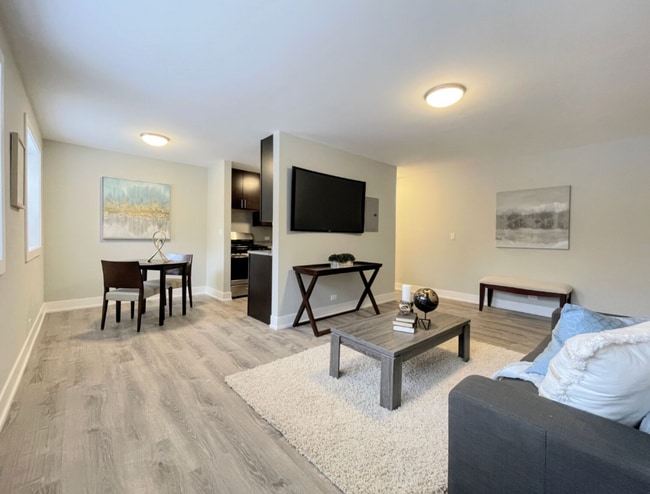 Photo - 529 W Surf St