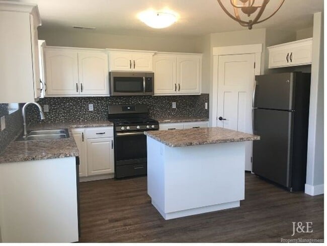 Photo - 537 W 2150 N