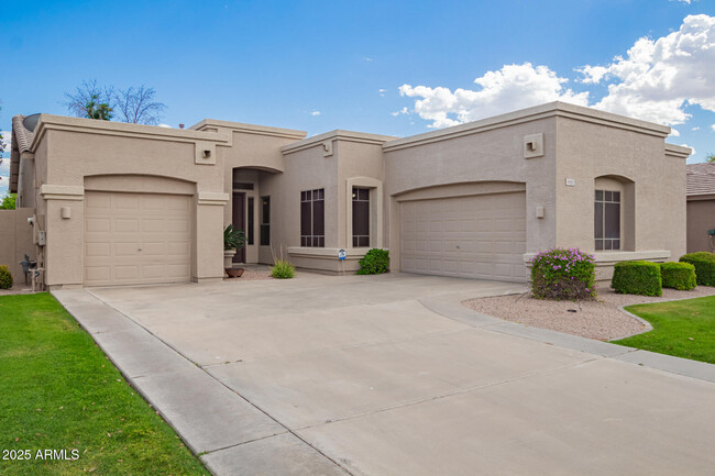 Photo - 6923 W Lone Cactus Dr House