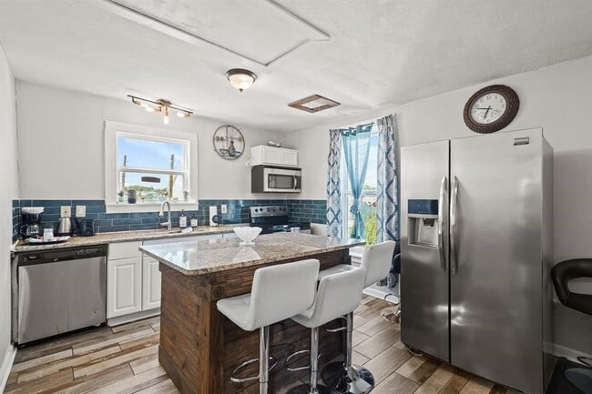 Photo - 3223 Avenue M