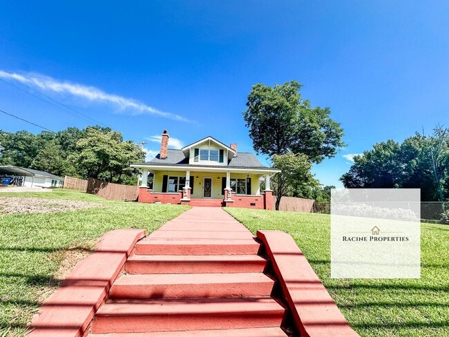 Photo - Spacious 4-bedroom Home in Woodruff