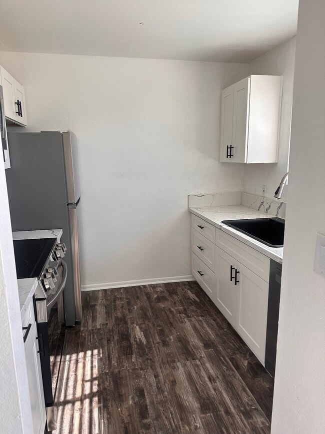 Cocina - 8841 N 2nd Way Unidad 4