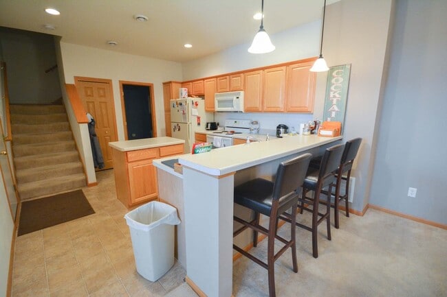 Photo - Beautiful Crimson Ridge townhome!