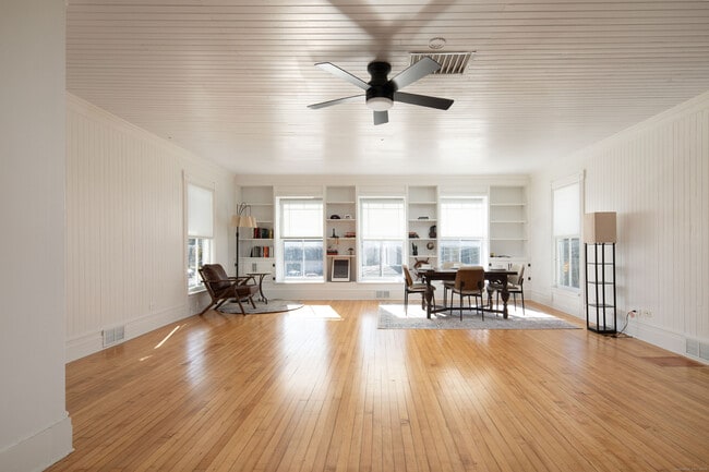 Photo - 362 Lime Rock Rd Unidad B