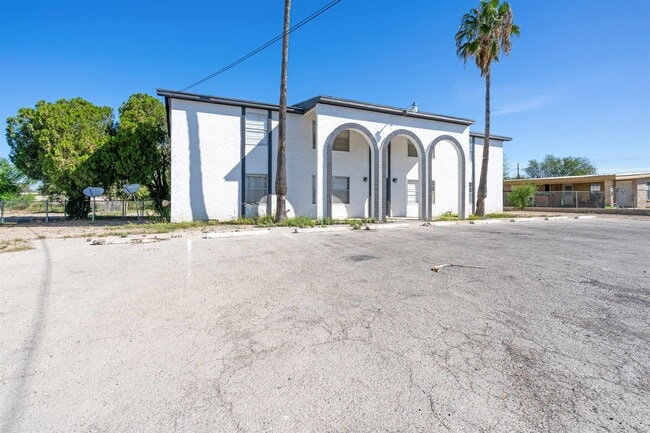 Photo - 221 Mary Lou Dr