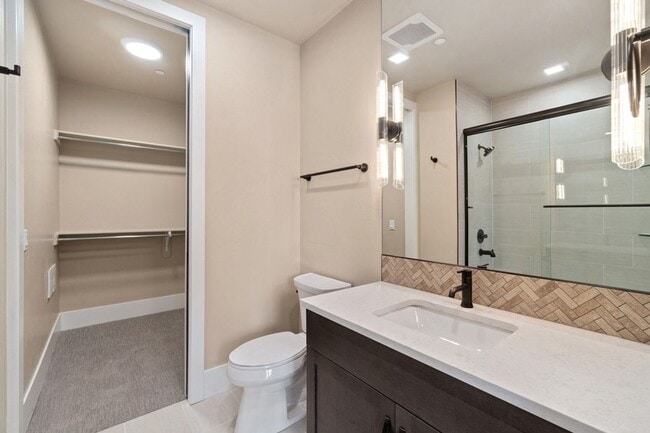 Photo - 302 N Meldrum St Unit 302 N Meldrum St #204