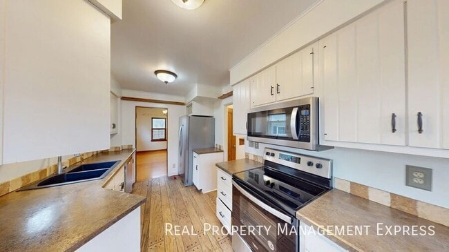 Photo - Beautiful 4 Bedroom 1.5 Bath Single Family Home in Central Sioux Falls