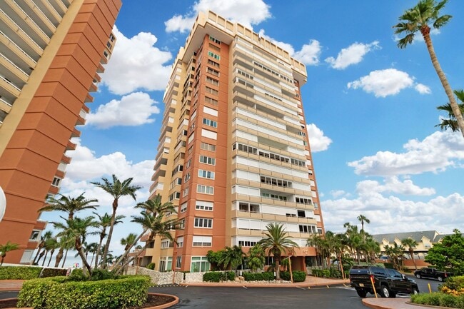 Building Photo - Spacious 2-Bedroom Waterfront Condo in Redington Shores – Long-Term Rental! Unit 205
