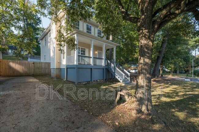 Photo - 1331 Memorial Dr SE