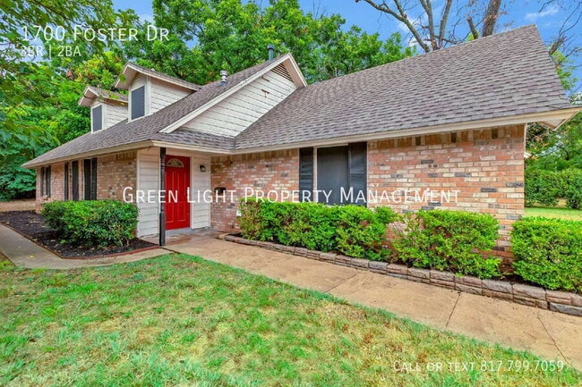 Photo - 1700 Foster Dr