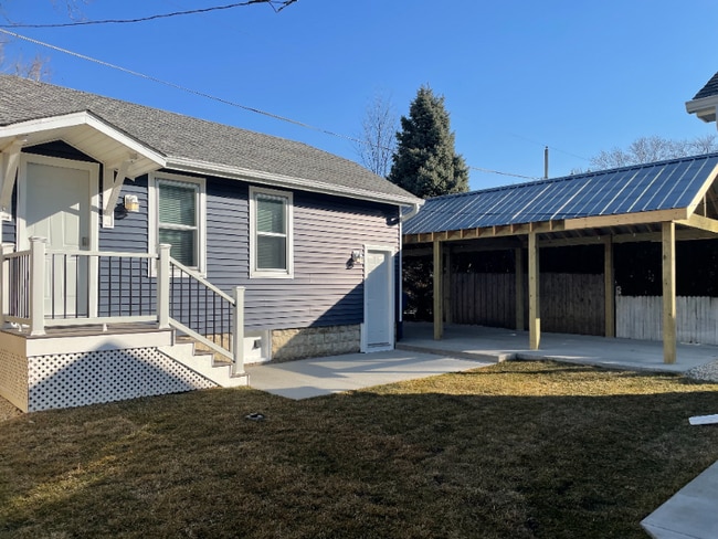 Photo - 744 E Main St