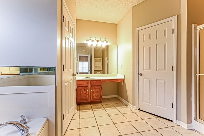 Photo - 2318 Redwood Dr