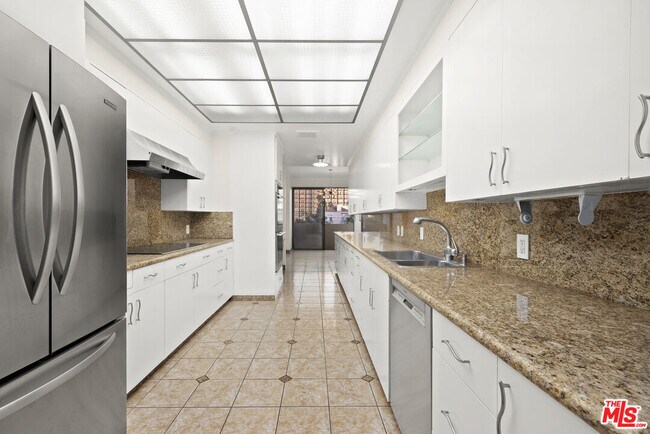 Photo - 325 N Oakhurst Dr Unidad 501