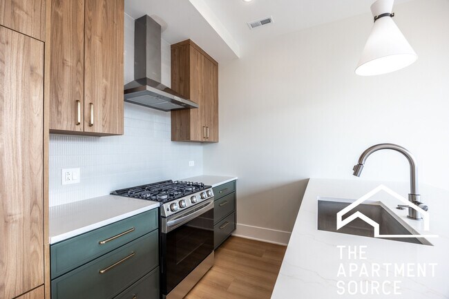 Photo - 1625 W Grand Ave