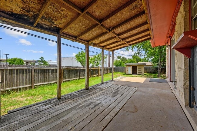 Photo - 202 Northcrest Cir