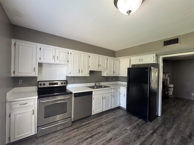 578 Hollow Wood Rd