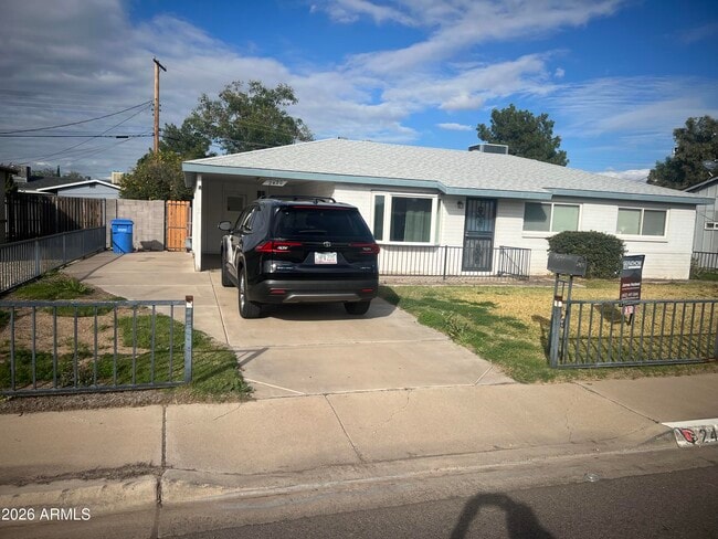 Photo - 2420 W Butler Dr