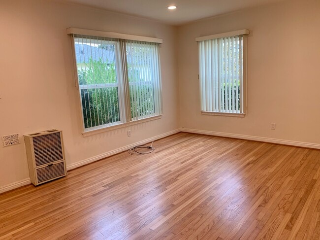 Living Room (1st shot) - 1045 6th St