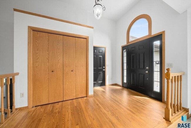 Photo - Charming Multi-Level Home! Large Backyard,...