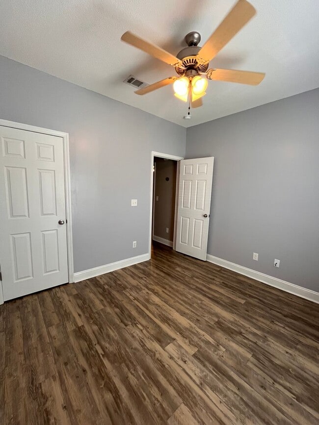 4141 Barrington Dr