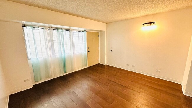 Newly renovated 1bd in the Ward Ave! - Newly renovated 1bd in the Ward Ave! Condo