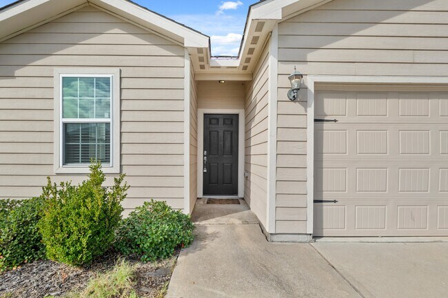 718 Crystal Lakes Dr