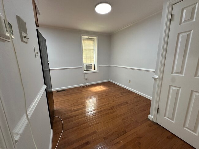 Photo - 2333 Catharine St