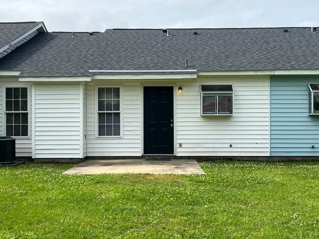 Photo - 725 Pinewood Dr