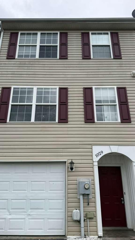 Building Photo - 1029 Aztec Dr