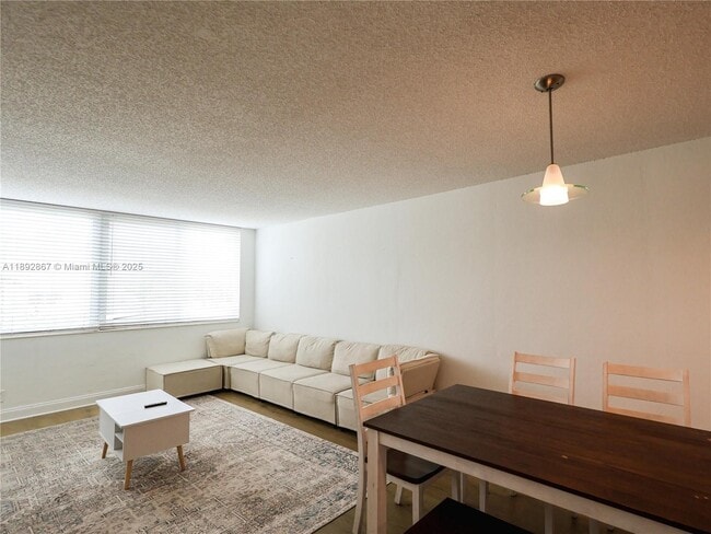 Building Photo - 9125 SW 77th Ave Unit 202