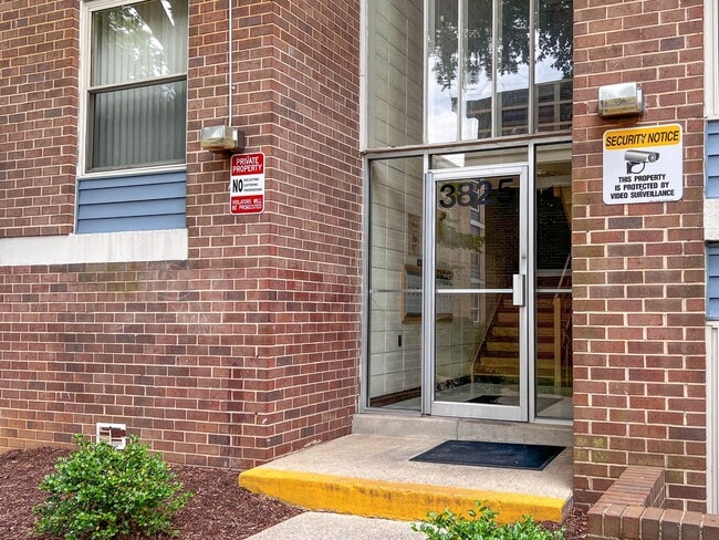 Building Photo - Suitland MD 2 BR 1 BA Renovated Condo