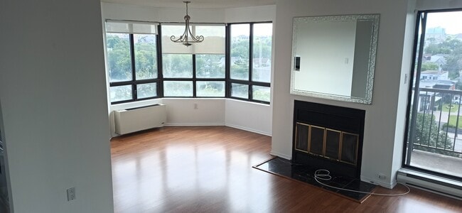 Building Photo - 259 Rue Champlain Unit 602