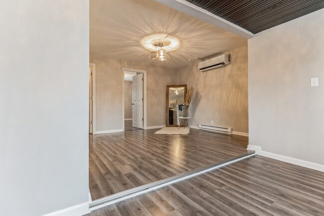 Photo - 1710 W 4th St