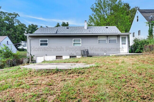 452 Bluff Dr