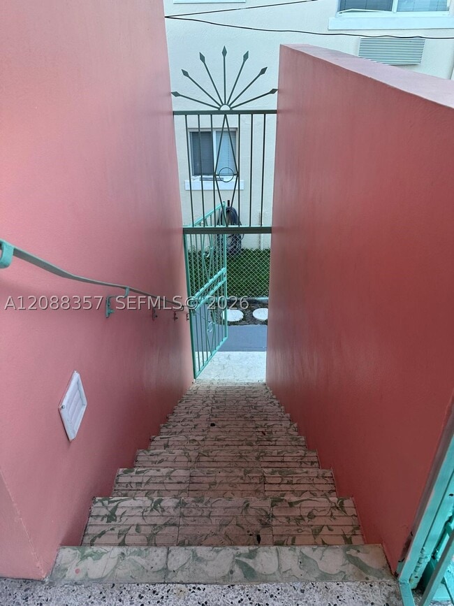 Photo - 822 SW 6th St Unit 1