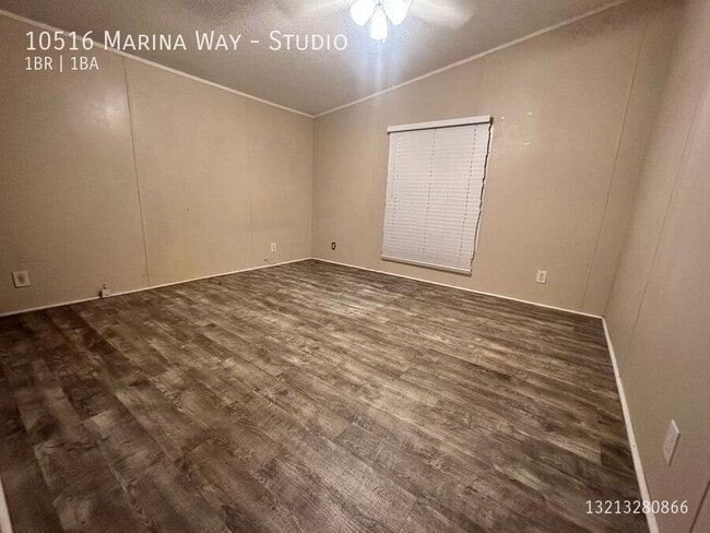Building Photo - 10516 Marina Way Unit Studio