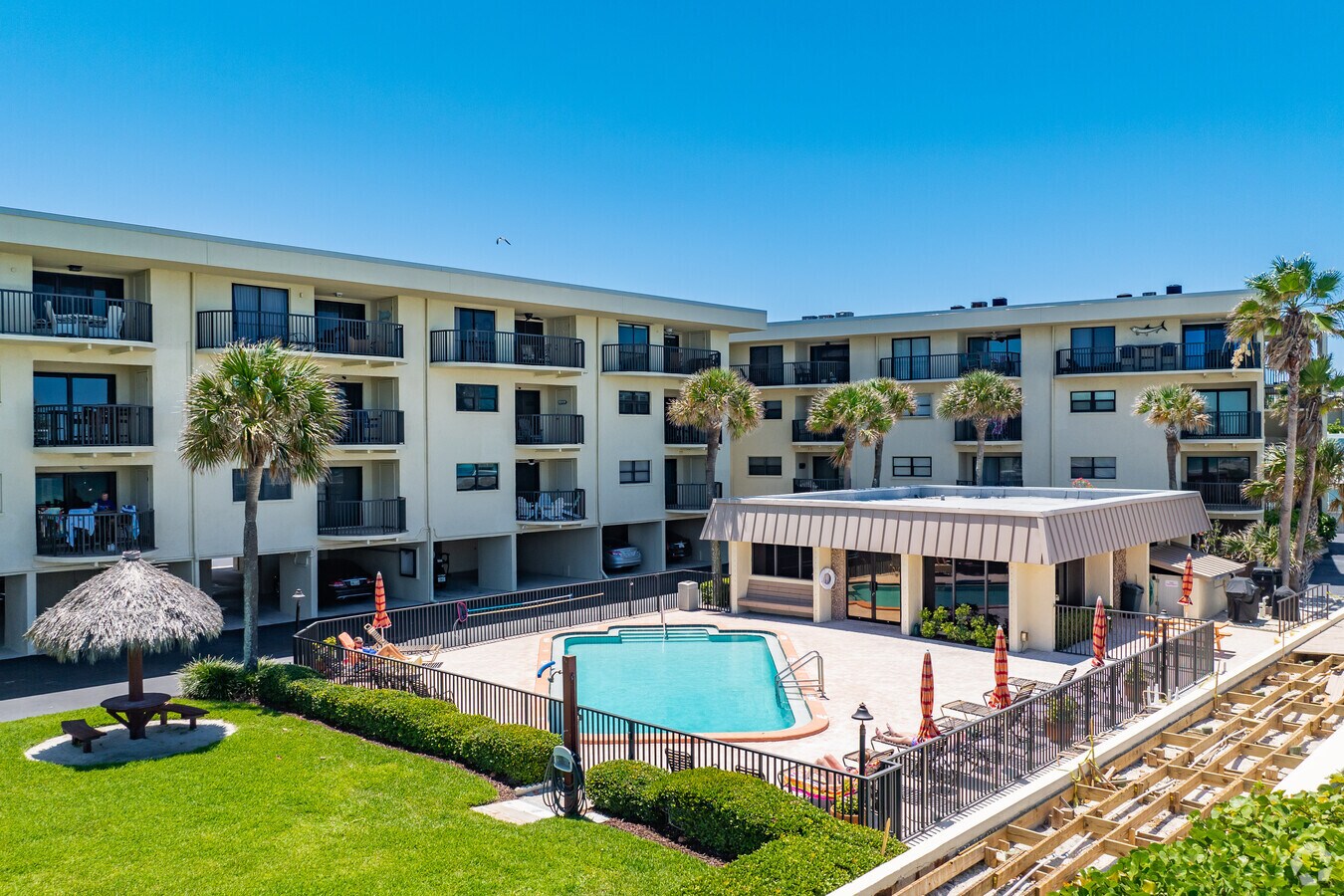 3500 Gulf Blvd Belleair Beach, FL - Montmartre Condominiums