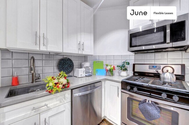 Photo - Stylish ROOM at The Atlantic House Unit 2