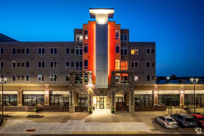 Building Photo - West Glen Town Center Apartments