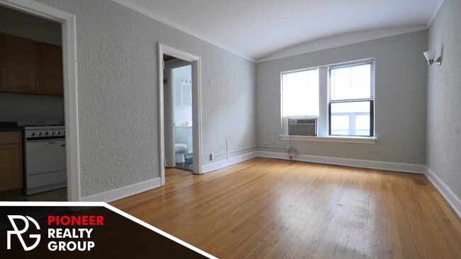 Building Photo - 556 W Arlington Pl Unit 215