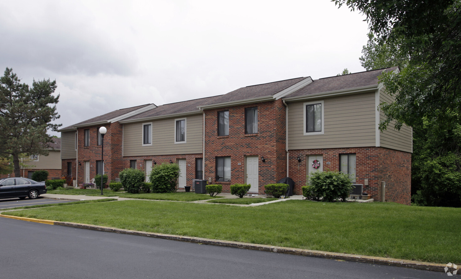 Franklin Court Apartments - Franklin Court Apartments