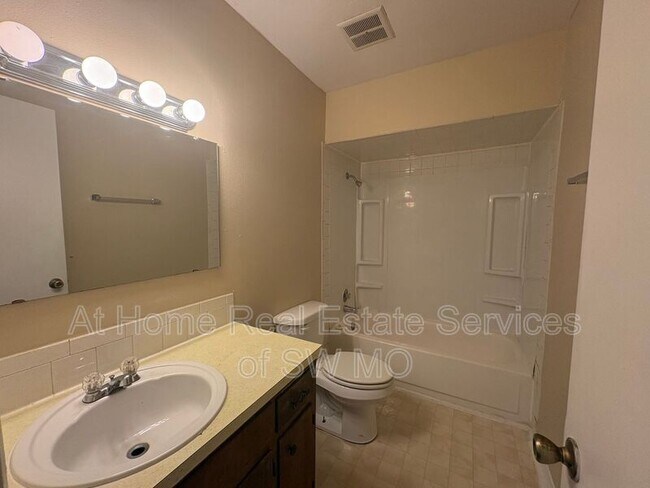 Photo - 933 S Wildan Ave Unit Apt #26